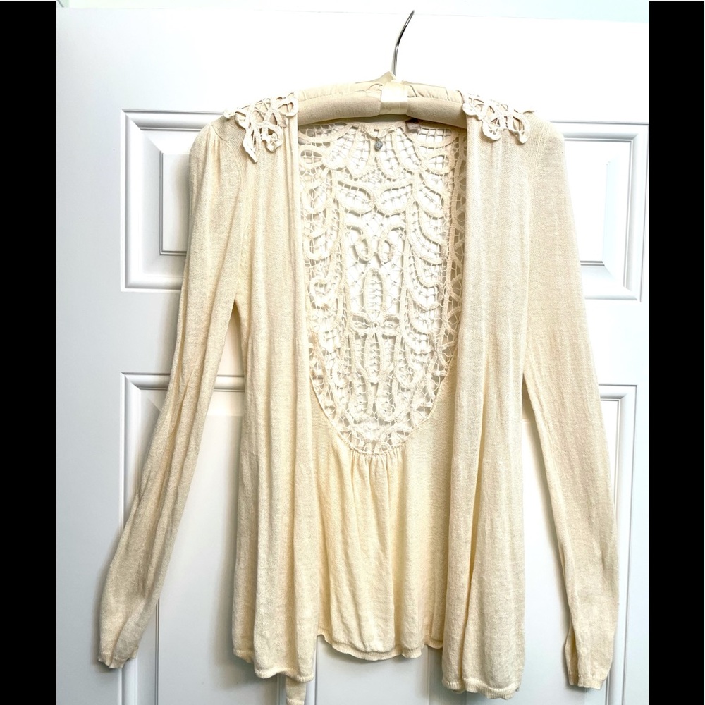 Anthropologie light sweater 45%linen 55% cotton with lace back size medium